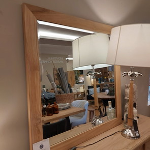 Holzrahmen mit Spiegel