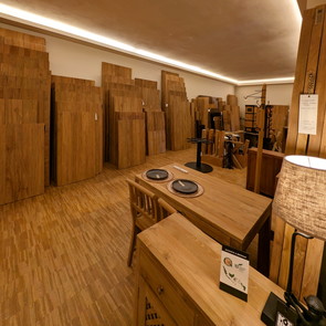 Esstische und Tischplatten aus Teakholz