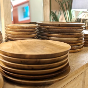 Holzteller aus Teak als Brotzeitteller oder Käseteller