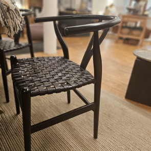 Stuhl ALEXANDRIA und Esstisch Round aus Teakholz