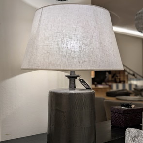 Tischleuchte mit Lampenschirm