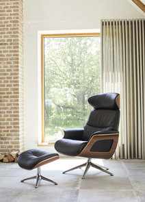 Flexlux Relax Chair in schwarzem Leder in modernem Wohnzimmerambiente