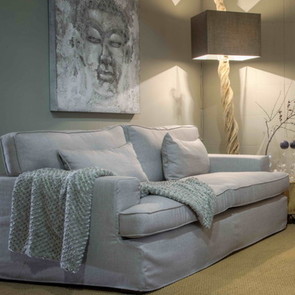 Garlton ist ein Sofa von bester Qualitaet mit abnehmbarer Husse, modulares Sofa fuer die ganze Familie, hier zu sehen Zweisitzer Garton, Seitenansicht Sofa Garton