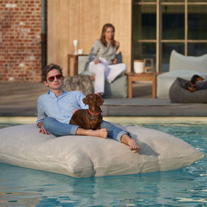 Impression Indoor und Outdoor Sitzkissen Big Dotty kann auch im Pool schwimmen