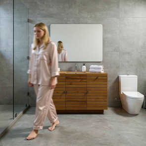 Moderner Massivholz Waschtisch Sandra, fuer Badezimmer im modernen Stil, Waschtisch mit cleaner Ausstrahlung aus massivem Teakholz vom Scheiner in Handarbeit gefertigt, in der eigenen Manufaktur gefertigt