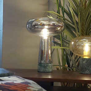 Sehr elegante Tischlampe mit verspiegeltem Rauchglas, kleiner Sockel aus gruenem Marmor, Venlo ist eine attraktive Leuchte mit schlankem Fuss und schoen geformten Korpus, grosse Auswahl an exklusiven Lampen in der MOEBEL KOLONIE Muenchen Schwabing, Manufaktur und Design
