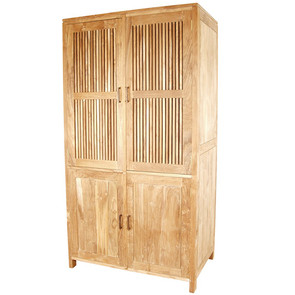 Teak Massivholz Schrank Living mit vier Schwingtueren, exklusiver Schrank fuer Waesche und Kleidung mit Türfüllung im leichten modern Slated Design im oberen Bereich und Vollholz Tueren im unteren Teil, ein Scheiner Meister Stueck aus der MOEBEL KOLONIE Manufaktur, Massivholz Moebel aus Teak im mediterranen Style, Schrank nach Mass Muenchen