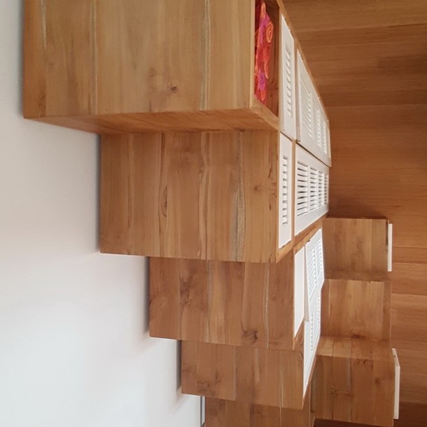 Treppenschrank Stairs aus Teak Massivholz