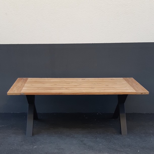 Stilvolles Metall Tischgestell X SLIM LINE – Modernes Design für Ihr Zuhause