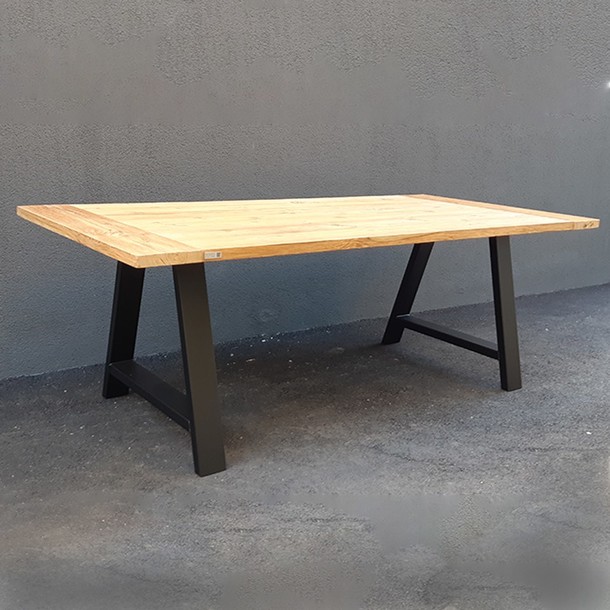 Tischgestell aus Metall - A Slim Line
