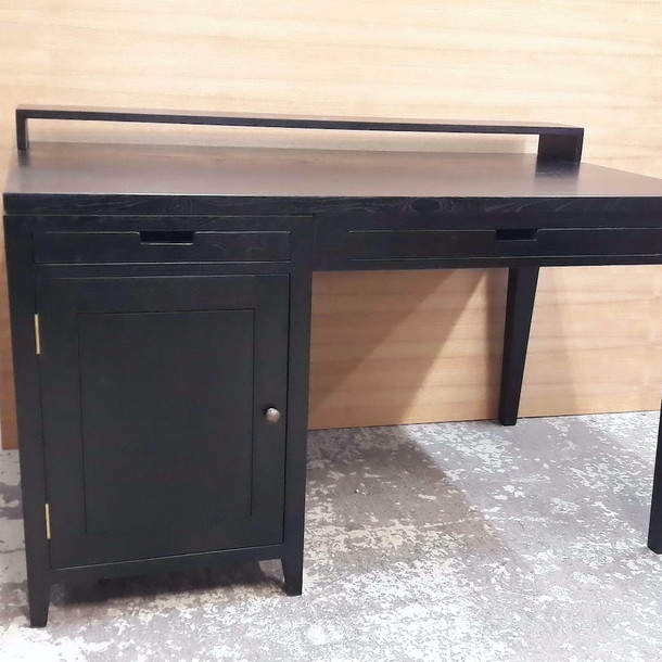 Schreibtisch Kafka aus Teakholz