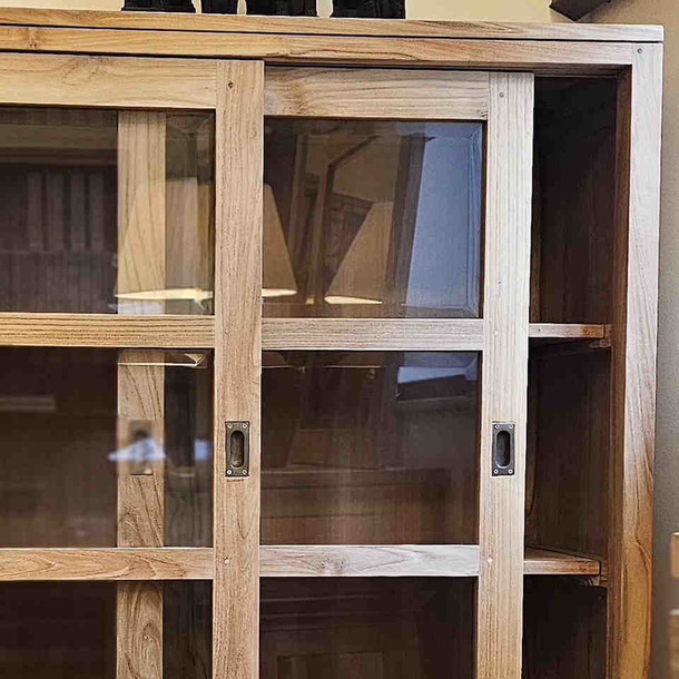 Vitrinen Schrank Icon aus recyceltem Teak massiv