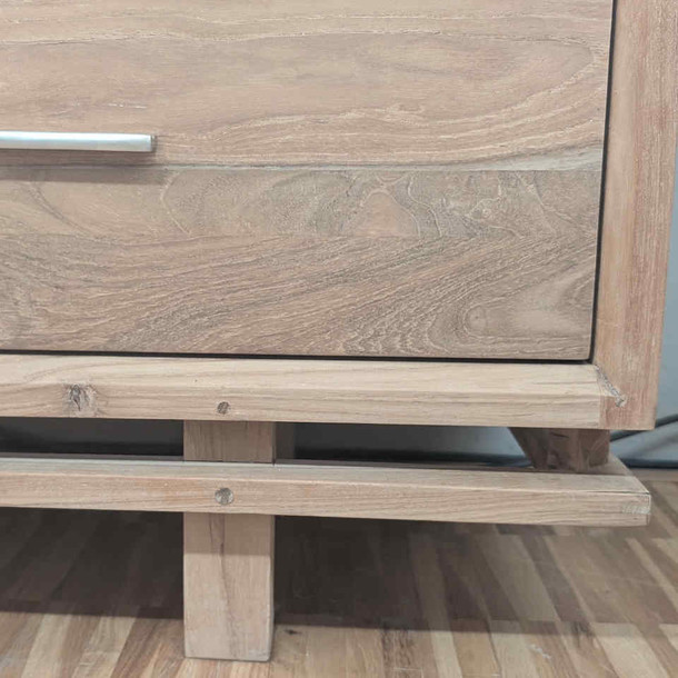 Kommode Nine aus Teak massiv