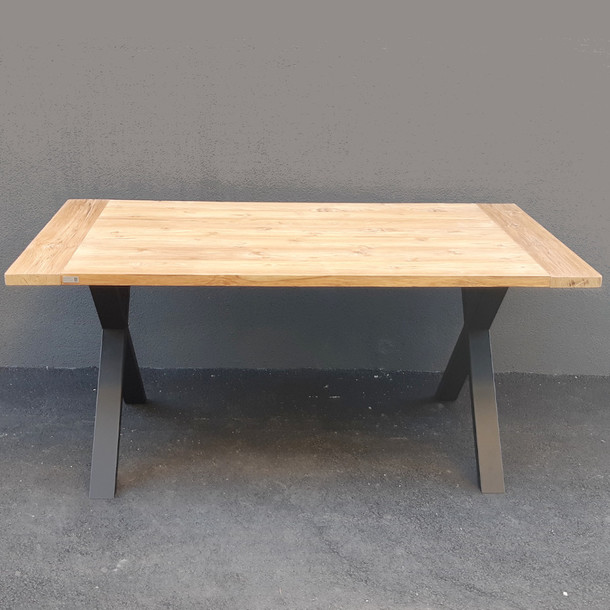 Esstisch INDUSTRIAL X Slim Line mit Altholzplatte. Massivholz trifft Stahl – Einzigartig !