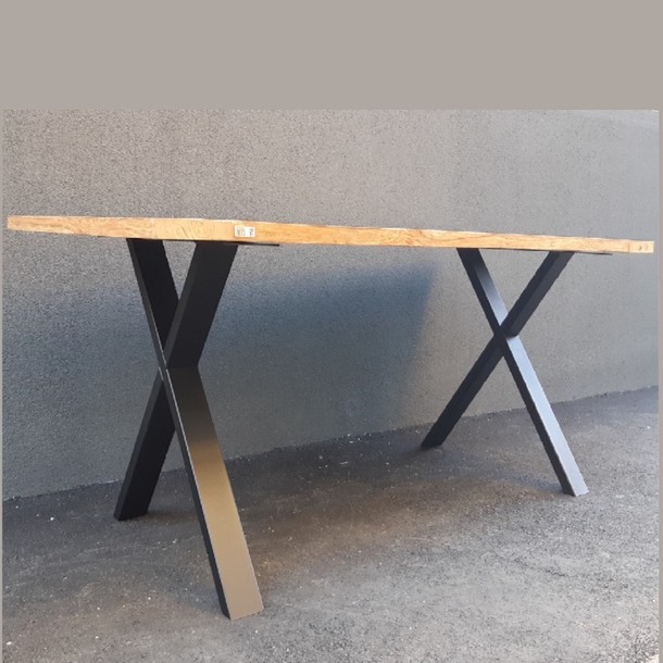 Esstisch INDUSTRIAL X Slim Line mit Altholzplatte. Massivholz trifft Stahl – Einzigartig !