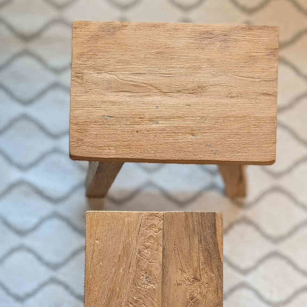 Ansicht von oben, Ansicht Sitzflaeche vom massiven Hocker aus recyceltem Teak