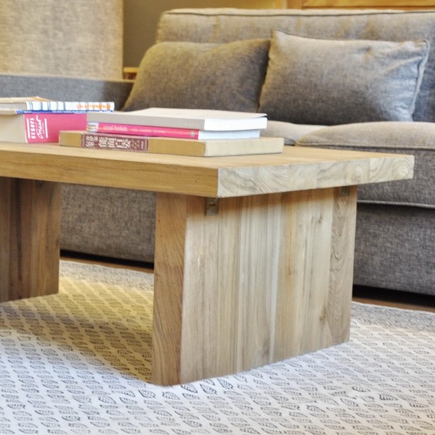 Couchtisch Japan aus Teakholz massiv von der Seite, Massivholz Moebel aus Edelholz Teak nach Mass ohne Aufpreis, von Hand vom Schreiner gefertigt, Wohnzimmer Moebel aus zertifiziertem Plantagen Teakholz Muenchen, Design und Manufaktur Muenchen