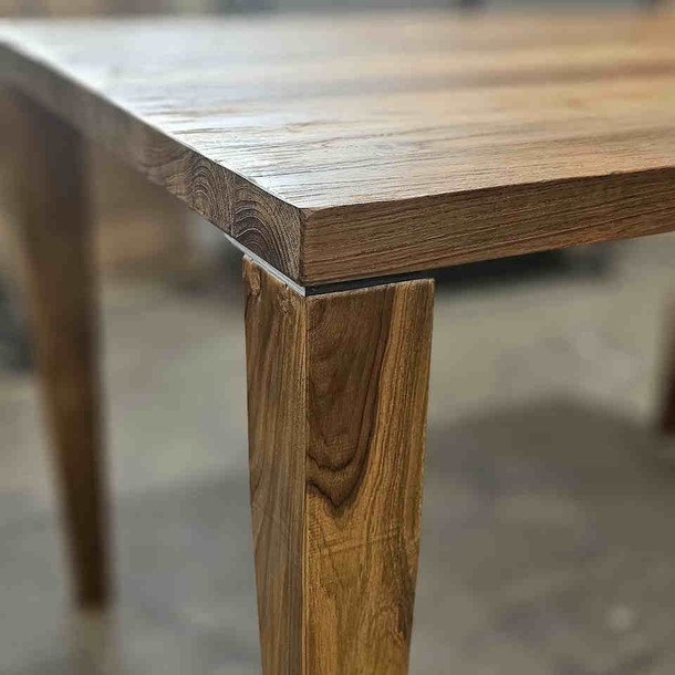 Detail Bild Massivholz Tisch Classico Tischbeine mit Metallplatine