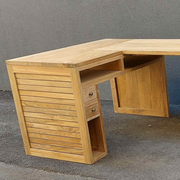 Detail Ecke vom Schreibtisch Beer aus massivem Teak mit 2 Schubladen und einem Fach fuer den PC