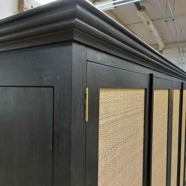 Detail Kranz vom Schrank Panadana aus massivem Teak