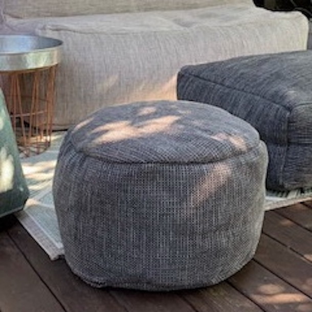 Dotty Pouf,  Sitz Pouf auf Outdoor Teppich Sitz Moebel fuer den Indoor und Outdoor Bereich