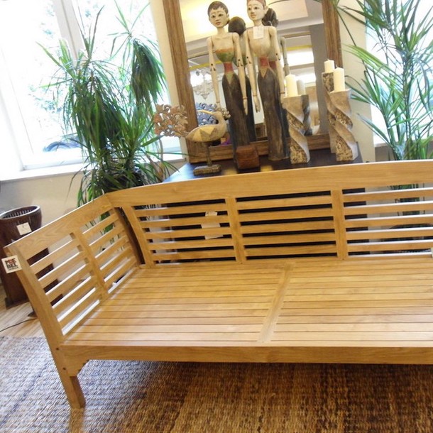 Elegantes Massivholz Daybed aus Teakholz, Massivolz Moebel aus Teak fuer den Indoor Bereich und fuer den Garten geeignet, Edelholz Teak Daybed mit mediterranem Flair, Teakholz massiv Moebel Muenchen