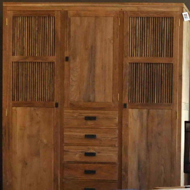 Frontansicht Teak Massivholz Schrank Havanna mit drei Schwingtueren und fuenf Schubladen in der MOEBEL KOLONIE Farbe Antik. Schrank fuer das Schlafzimmer oder Kinderzimmer, traditionell in Handarbeit vom Schreiner gefertigt, Massivholz Moebel nach Mass ohne Aufpreis, Design und Manufaktur Muenchen