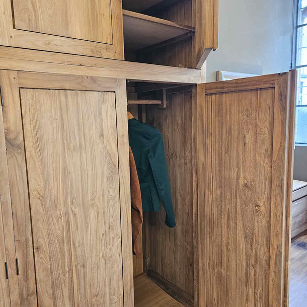 Grossansicht Detail Bild vom Kleiderschrank Professore aus massivem recyceltem oder zertifiziertem Plantagen Teak