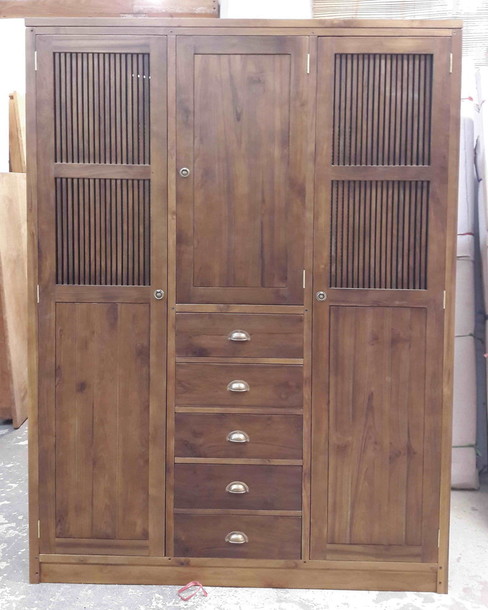 Kleiderschrank Havanna hier in der Farbe Antik, Schraenke von Hand gefertigt vom Schreiner fuer Schlafzimmer, Flur oder Kinderzimmer, MOEBEL KOLONIE Muenchen Manufaktur und Design