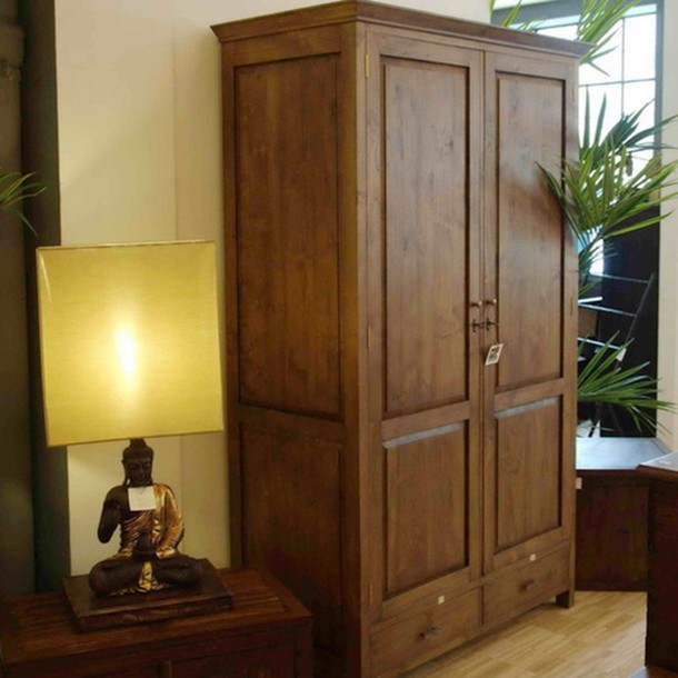 Mass Moebel Schrank aus Teak Massivholz, Schrank Ceylon im modernen Landhaus Style vom Schreiner in Handarbeit gefertigt, Kolonial Style Schrank aus massivem Teakholz mit zwei Tueren und zwei Schubladen, Accessoire Aussergewoehnliche Designer Tisch Lampe in Buddha Optik und Schirm aus Stoff