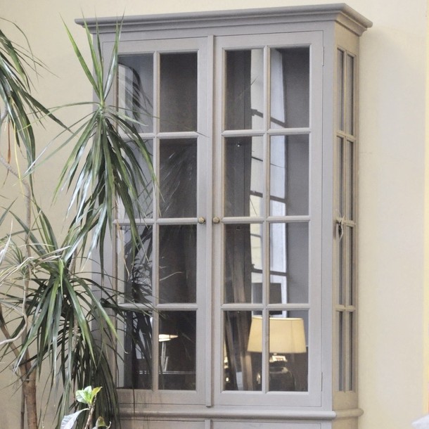 Massiver Schrank Antra mit hier mir Sprossenglas Tueren, Schrank in der MOEBEL KOLONIE Farbe Grey wash