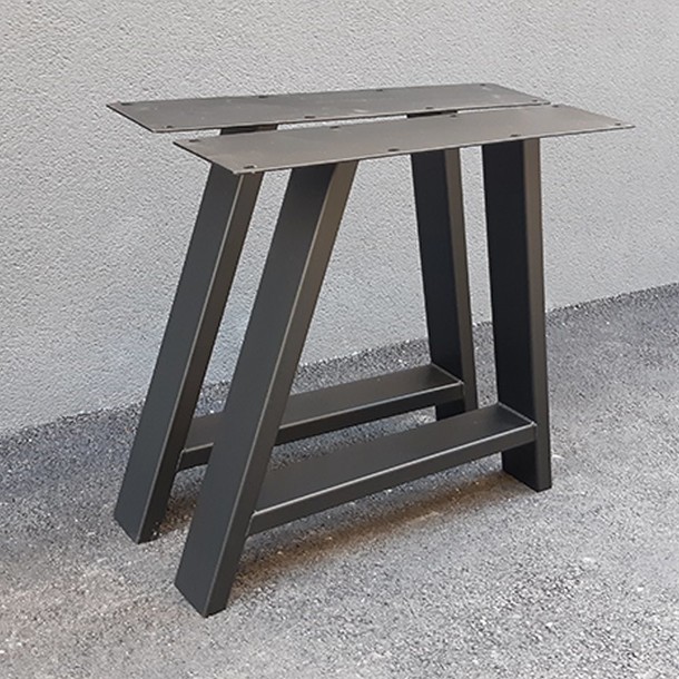 Metall Tischgestell aus Stahl mit Tischplatte  - A Slim Line Tischgestell aus Stahl mit Tischplatte aus Teak