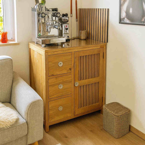 Napoli Sideboard aus recyceltem Teak, hier als Kuehenschrank Ablage fuer die Kaffeemaschine