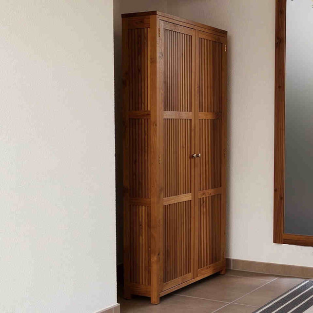 Schrank Korfu mit drei Schiebetueren aus massivem Teak Holz Tuerfuellungen  sind aus Weidengeflecht, Korfu ist handgefertigt vom Scheiner, MOEBEL KOLONIE Manufaktur und Design