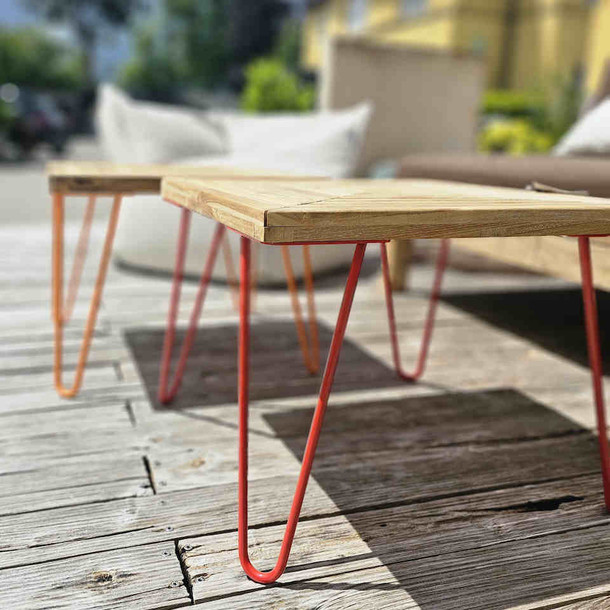 Seitenansicht vom Beistelltisch Balkonien mit Tischbeinen aus Metall, verschiedene Farben sind moeglich, Gartenmoebel aus der MOEBEL KOLONIE Muenchen, Wohnen wie im Urlaub