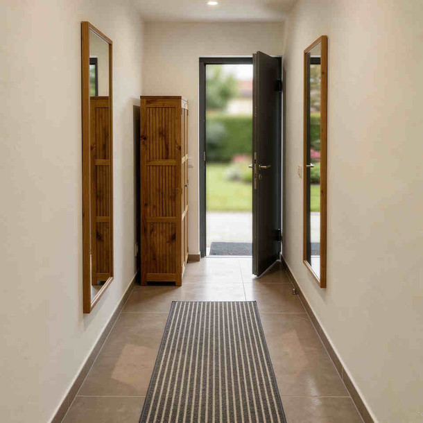Seitenansicht vom Flurschrank Twiggy aus Teak massiv