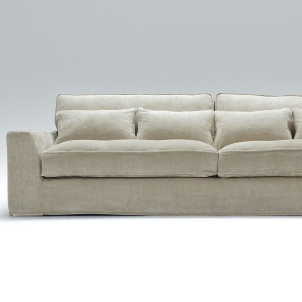 Sofa New York in Baumwoll-Leinen-Stoff für mediterranes Flair im Wohnzimmer.