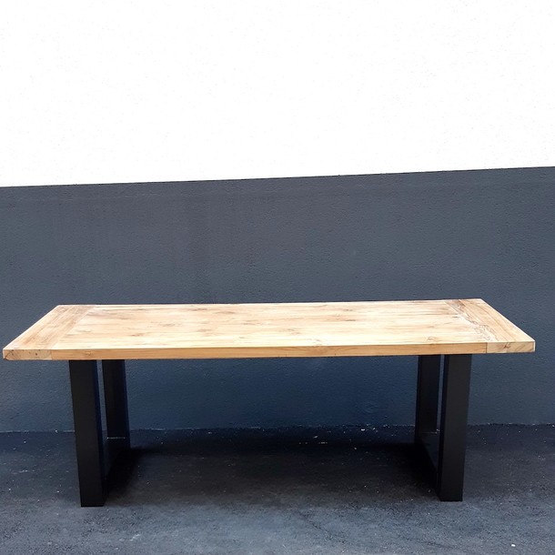 Tischgestell U Big Line aus Stahl in Scharz lackiert mit Tischplatte für die Montage an Tischplatten aus Massivholz
