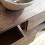 Ansicht von oben, Detail Foto der Schublade vom  Waschtisch Salema aus Edelholz Teak massiv mit Aufsatz - Natursteinbecken Roca, beste Schreiner Qualitaet in Handarbeit vom Schreiner, in unserer MOEBEL KOLONIE Manufaktur gefertigt, mediterrane Badezimmer Moebel nach Mass Muenchen