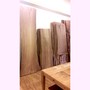 Auswahl Tischplatten aus recyceltem Suar Holz mit Baumkante, massive Suarholz Tischplatten, mit feiner Haptik, viel Charakter, robust und stark, Ausstellung im Showroom MOEBEL KOLONIE Manufaktur und Design Muenchen Schwabing, Muenchen Tischplatten und Esstische