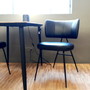 Broost Stuhl mit Bezug aus edlem Kunstleder, in verschieden Farben erhaeltlich, Stuhlbeine aus schwarzem Metall, Esszimmer Stuhl mit hervorragendem Sitzkomfort, Stuhl fuer den Konferenzraum, moderne und edle Moebel Muenchen, MOEBEL KOLONIE Muenchen