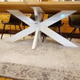 Das Bild zeigt, wie das Stern- Tischgestell an der Tischplatte aus Teak massiv montiert wird, Schreiner Arbeit aus unserer Manufaktur, MOEBEL KOLONIE Muenchen