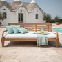Daybed Apulia aus massivem Teakholz mit Wurfkissen dekoriert, sehr bequemes Polster mit wetterfestem Bezug, Wohnen wie im Urlaub MOEBEL KOLONIE Muenchen