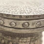 Detailbild Nieten vom gedengelten Aluminium,  Alhambra Beistelltisch, Sofatisch aus gehämmerten Metall, wunderschoen zu Holzmoebeln
