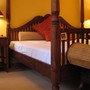 Edelholz Himmelbett Aman aus Plantagen Teakholz in der MOEBEL KOLONIE Farbe Rotbraun  Massivholz Bett für ein Schlafzimmer im Kolonialstil, Massivholz Moebel Muenchen aus Teakholz