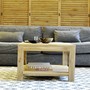 Frontansicht vom Massivholz Couchtisch Frank nach Mass aus Teak, individuelles Wunschmass ohne Aufpreis moeglich, konfigurierbar in allen MOEBEL KOLONIE Farben, moderner Massivholz Couchtisch vom Schreiner aus Teak von Hand gefertigt, im Hintergrund bequemes Sofa in der Farbe Anthrazit, Wohnzimmer Moebel Muenchen aus Massivholz Teak