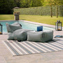 Impression Outdoorteppich Marbella in der Farbe Türkis - Blau Impression, Lounge am Pool mit Dotty Sessel und Dotty Pouf eckig, beides in der Farbe Navy