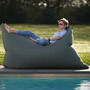 In- und Outdoor Big Dotty XXL als Liege am Pool eine Impression