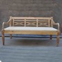 Massivholz Teak Daybed  mit kunstvoller Schnitzerei in der Rueckenlehne ein Schreiner Meisterstueck von Hand, Daybed aus Massivholz Teak fuer den Indoor Bereich und den Outdoor Bereich im Kolonialstil, Massivholz und Garten Moebel Muenchen