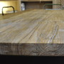 Massivholz Tischplatte aus gebuestetem Plantagenteak, Detail Ansicht von der Teak Massivholz Tisch Platte in der Ausfuehrung rustic, Muenchen mass Moebel ohne Aufpreis